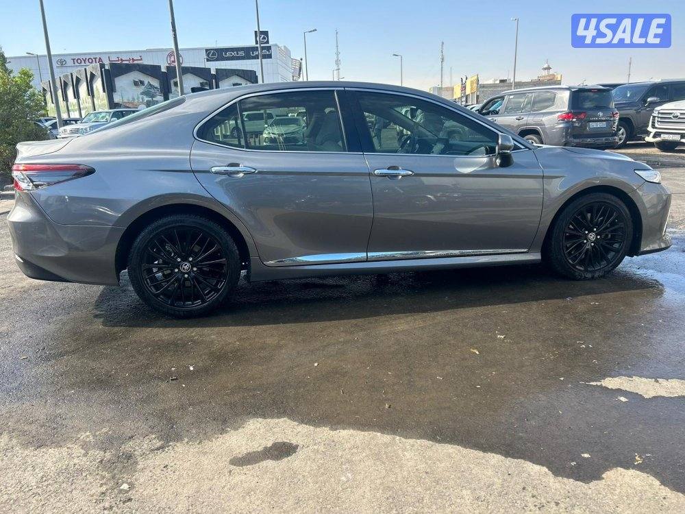 تويوتا كامرى LIMITEDEDITION.V63