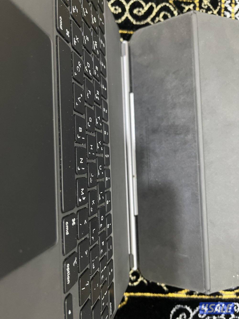 كيبورد ابل ماجيك الاصلي 12.9 انش نظيف وشغال تمام شرط0