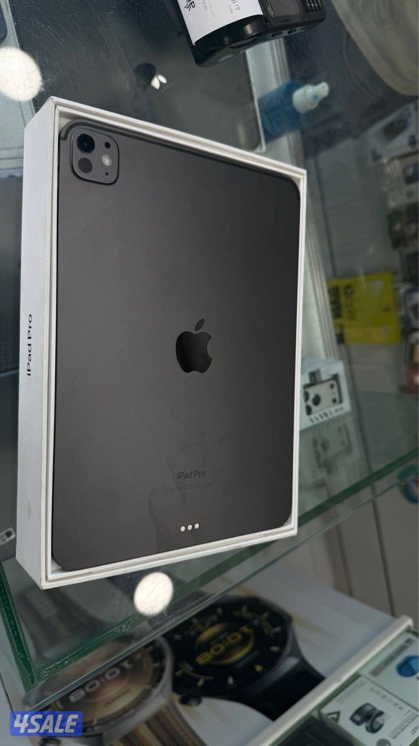 iPad Pro M4 نظيف جداً، بطارية 97٪، بدون زلوق، وكفالة 3 أيام0