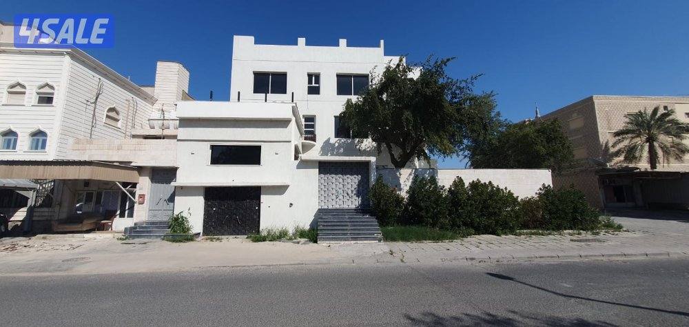 للبيع بيت بالعمريه مساحته ٧٥٠4