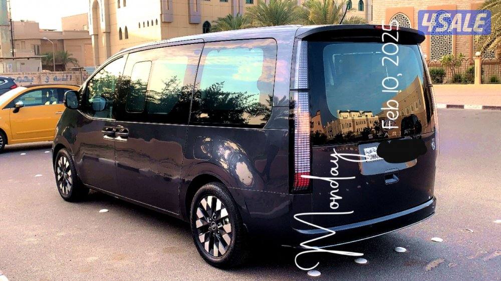 SAL CAR  HYUNDAI STARIA  km1110