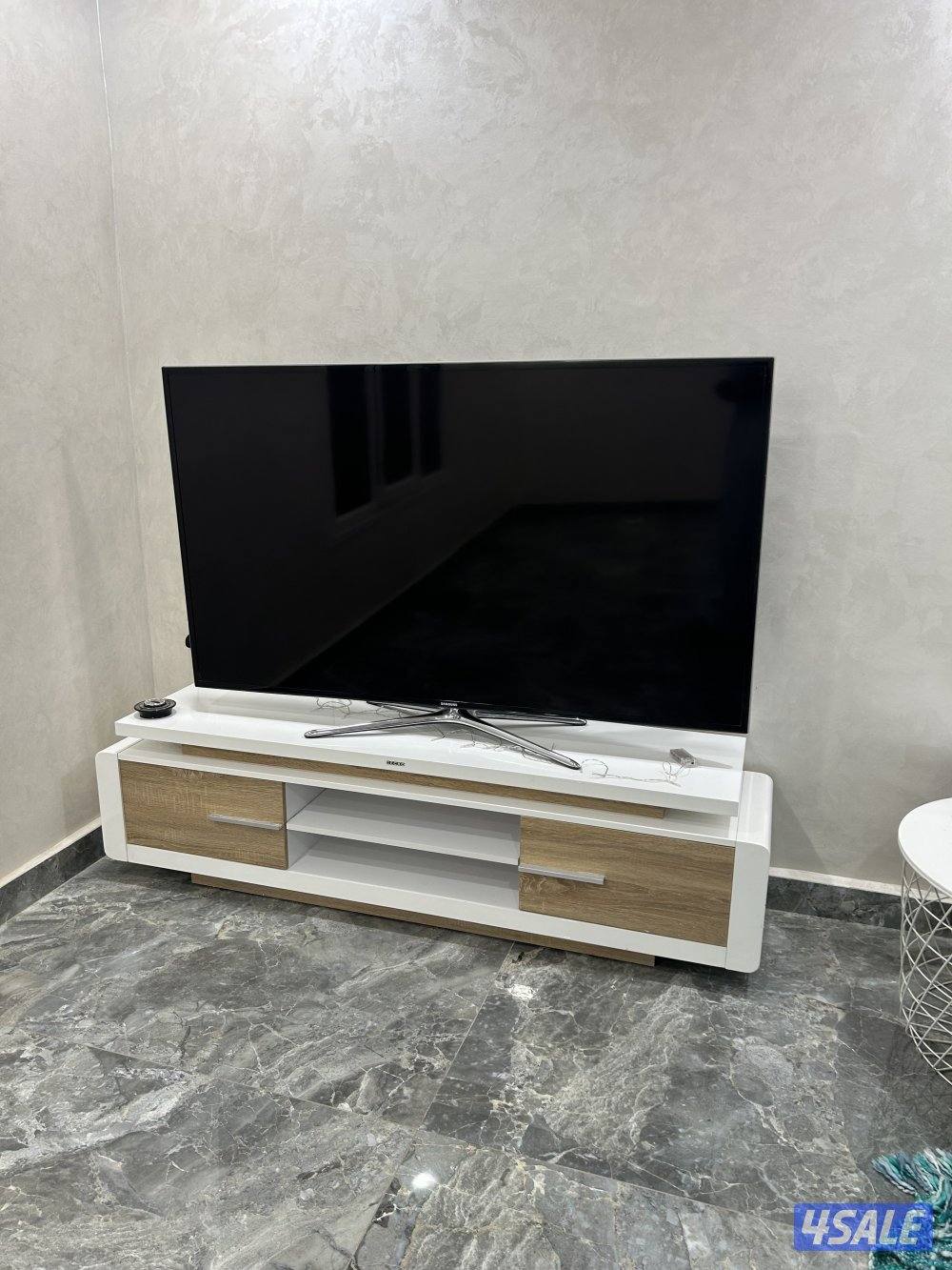 للبيع تلفزيون سامسونج 60 بوصه3