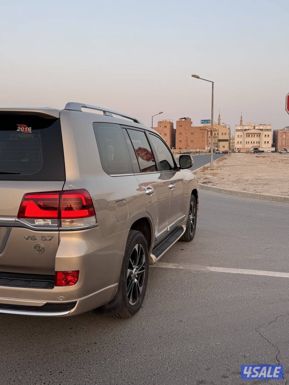 للبيع لاند VXR موديل 2016 ماشي 190 الف7