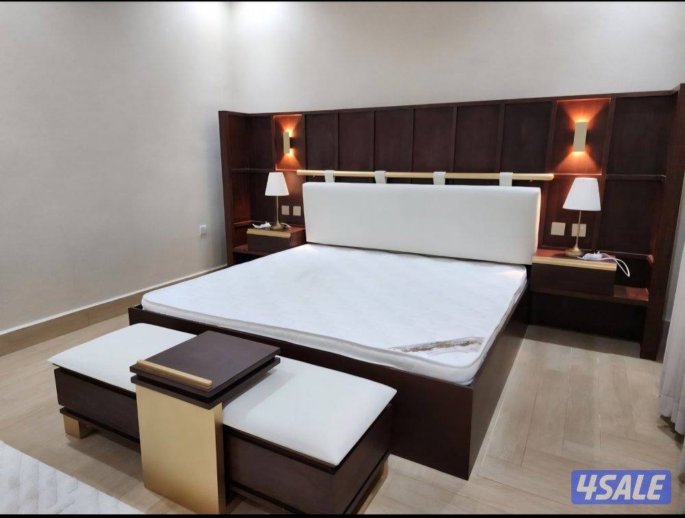 للبيع غرفة نوم نظيفة جدا
من تصميم البيت الخشبي
سرير وتسريحة1