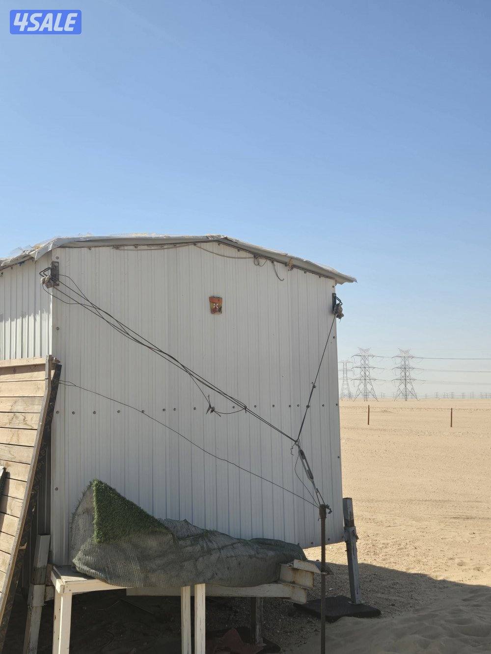 ٢متر ونصف×٣.٧٥ متنقلة طاقه شمسيه ودبل عازل ومبطنه خشب ديكور وبها ٢شباك5