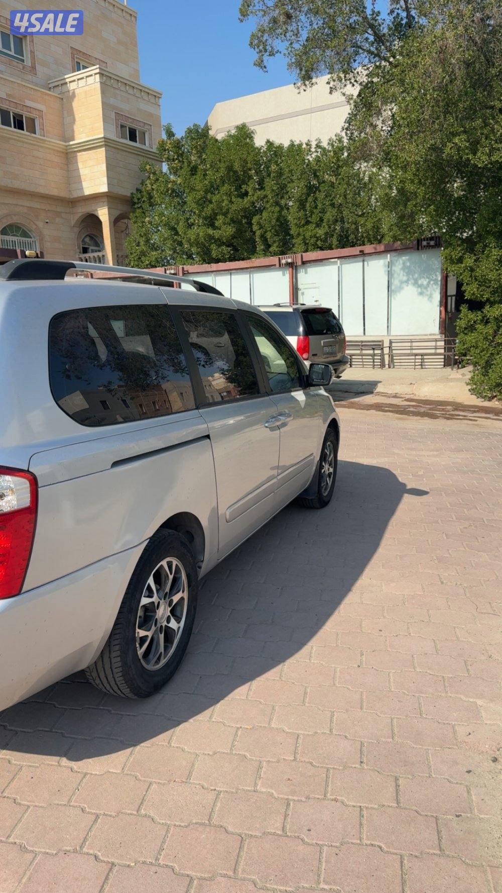 كيا كرنفال ٢٠١٥ممشى ٢٧٨مالك اول بيعه سريعه8