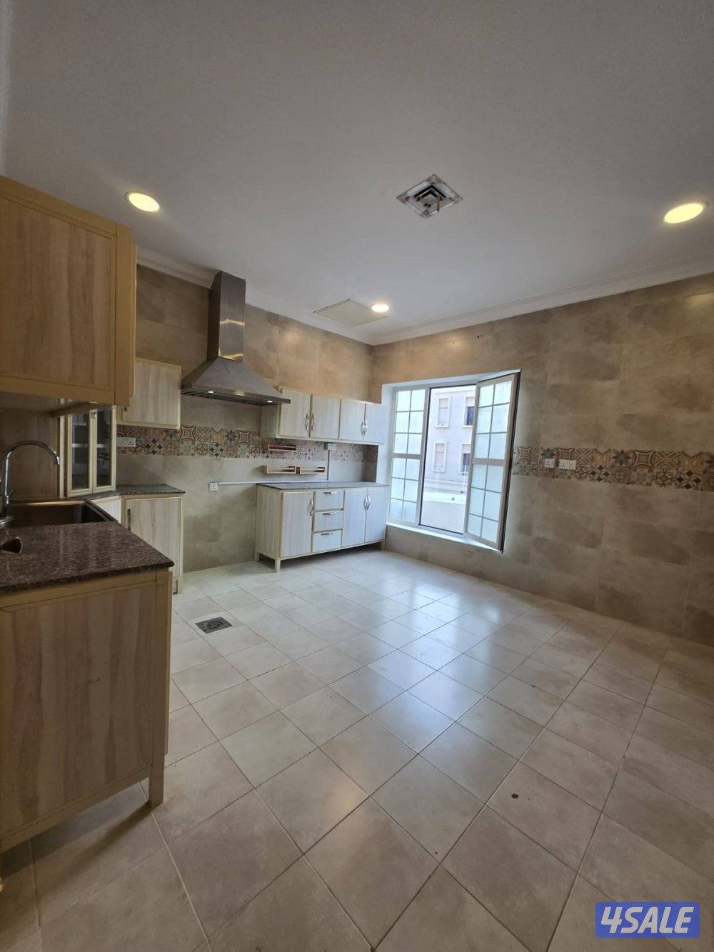 فرصه لاتعوض .. للإيجار دور كامل في ابوفطيره قطعه2 موقع مميز مدخل ومخرج5