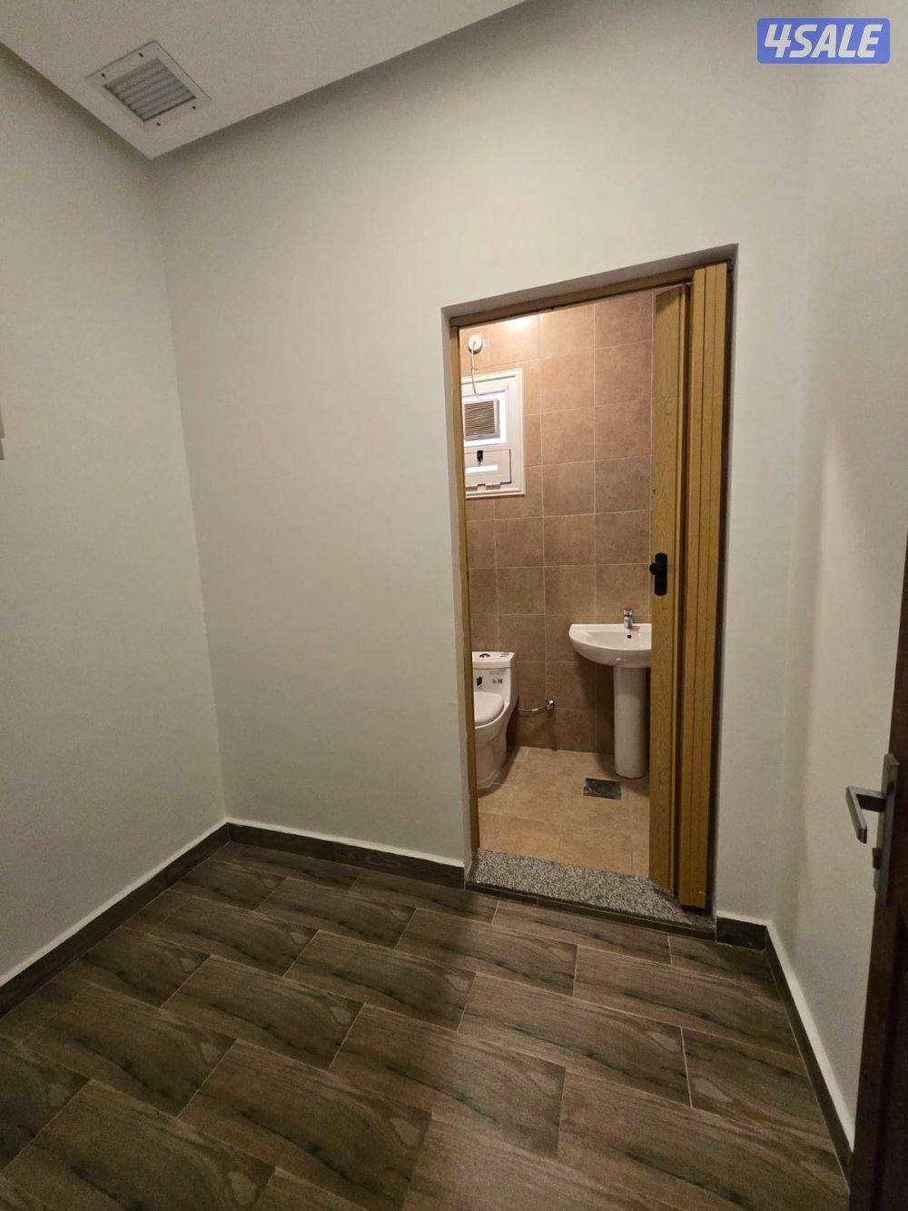 فرصه لاتعوض .. للإيجار دور كامل في ابوفطيره قطعه2 موقع مميز مدخل ومخرج12