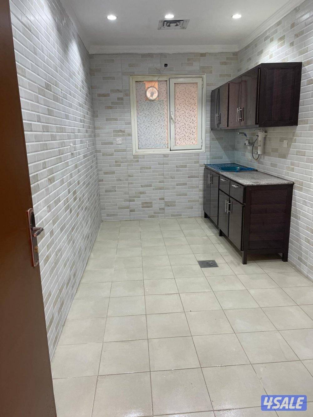 للايجار شقه في ابو فطيره دور ارضي ٤ غرف نوم ٣ حمامات5