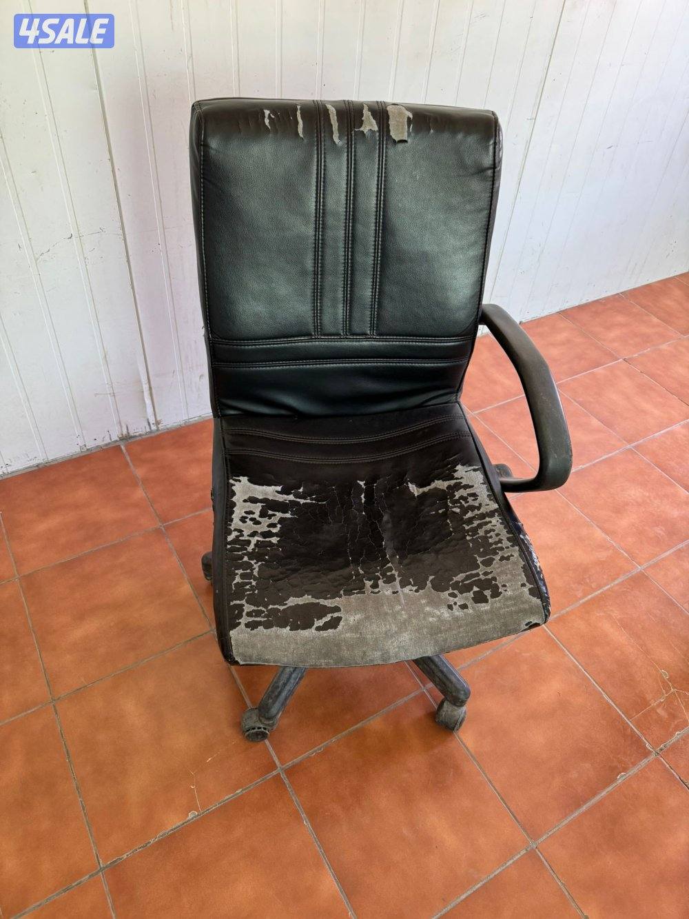 تصليح كراسي حلاقه وطاولات ومكاتب استرخاء4