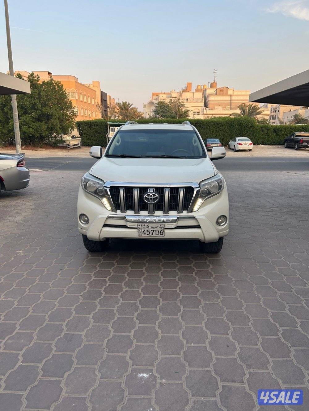 للبيع برادو TXL موديل 2016 اللون صدفي شرط الفحص قيم مكينه شاي0