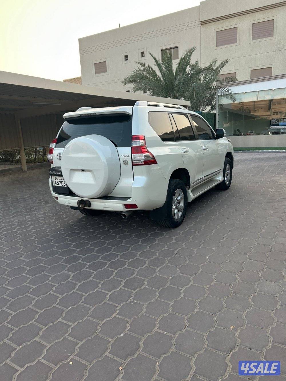 للبيع برادو TXL موديل 2016 اللون صدفي شرط الفحص قيم مكينه شاي2