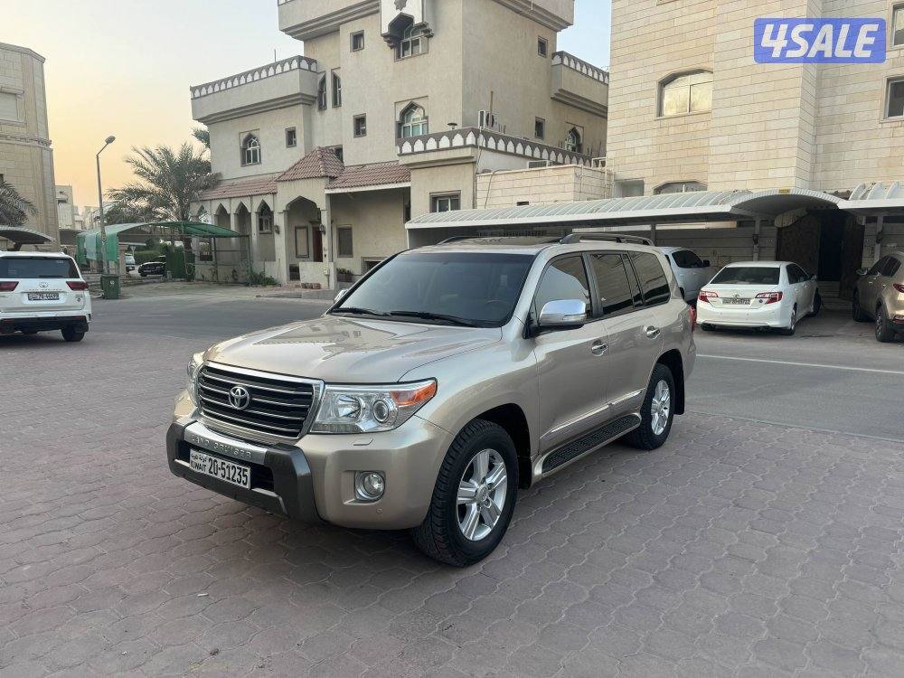 البيع لاند كروزر موديل 2014 بحالة الوكاله0