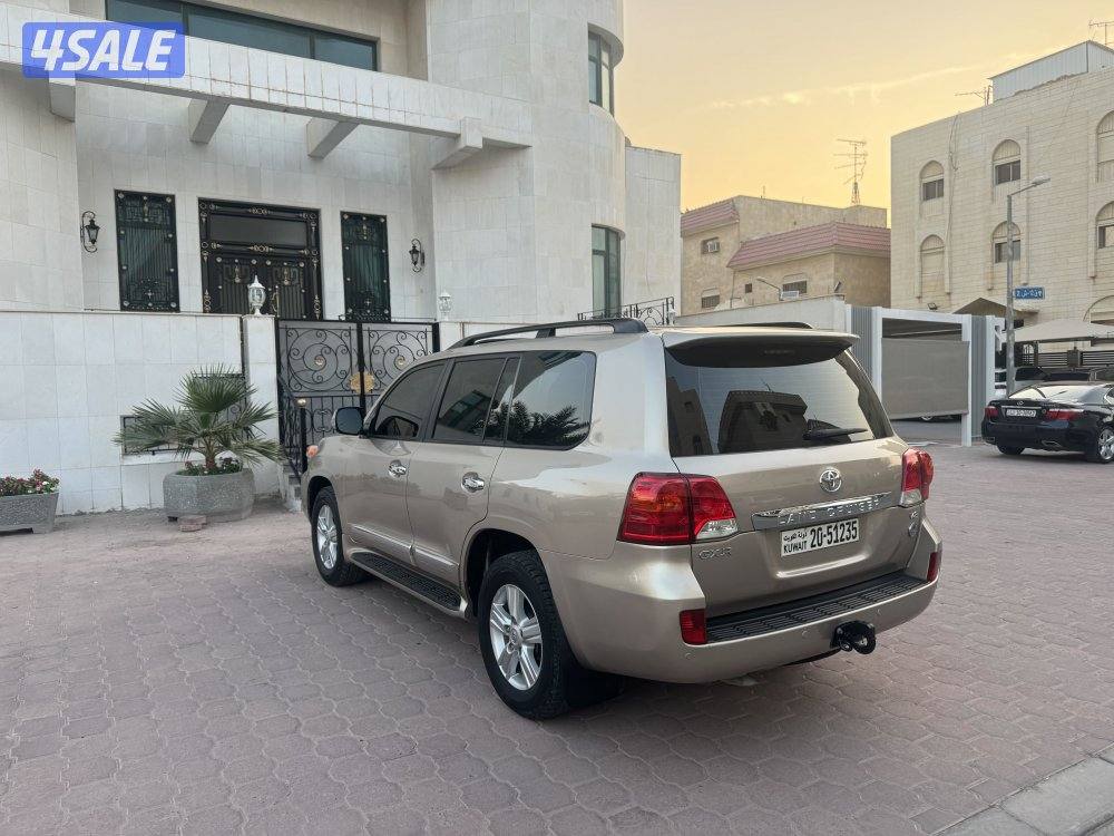 البيع لاند كروزر موديل 2014 بحالة الوكاله1