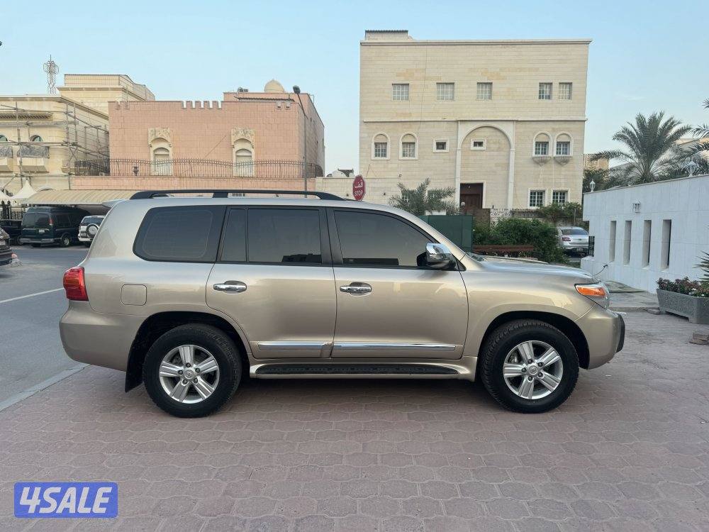 البيع لاند كروزر موديل 2014 بحالة الوكاله5