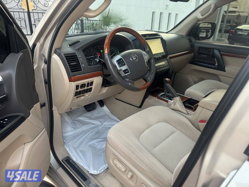 البيع لاند كروزر موديل 2014 بحالة الوكاله7