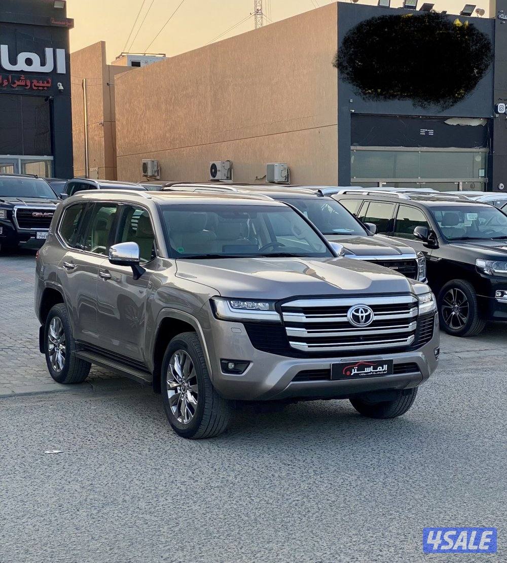 لاند كروزر VX بدون تيربو الساير موديل 2022 عداد 782