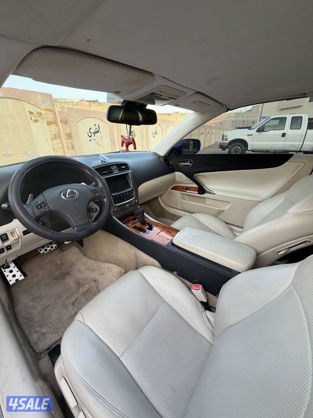 للبيع لكزس .IS 300 c. موديل 20095