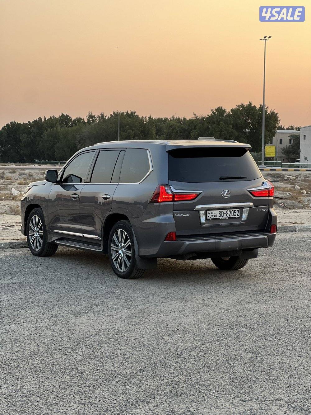 لكزس LX570موديل 2016 من داخل أوف وايت ماشي 130الف0