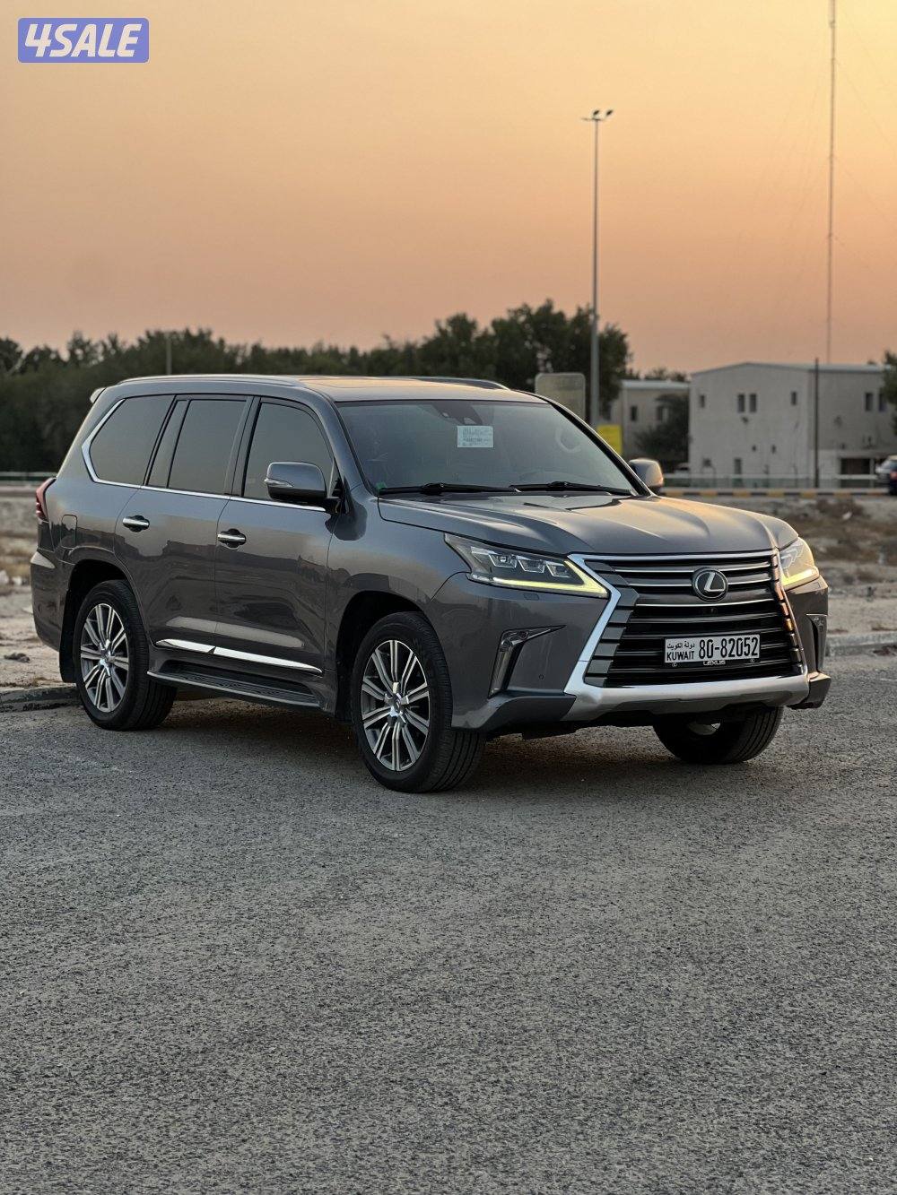 لكزس LX570موديل 2016 من داخل أوف وايت ماشي 130الف1