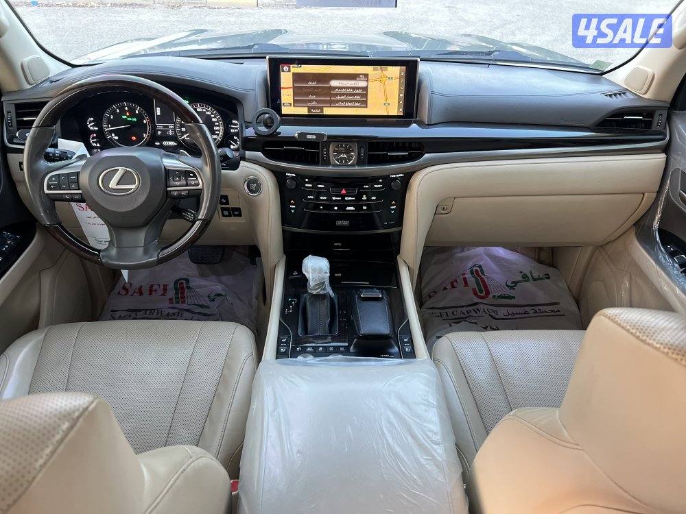 لكزس LX570موديل 2016 من داخل أوف وايت ماشي 130الف4