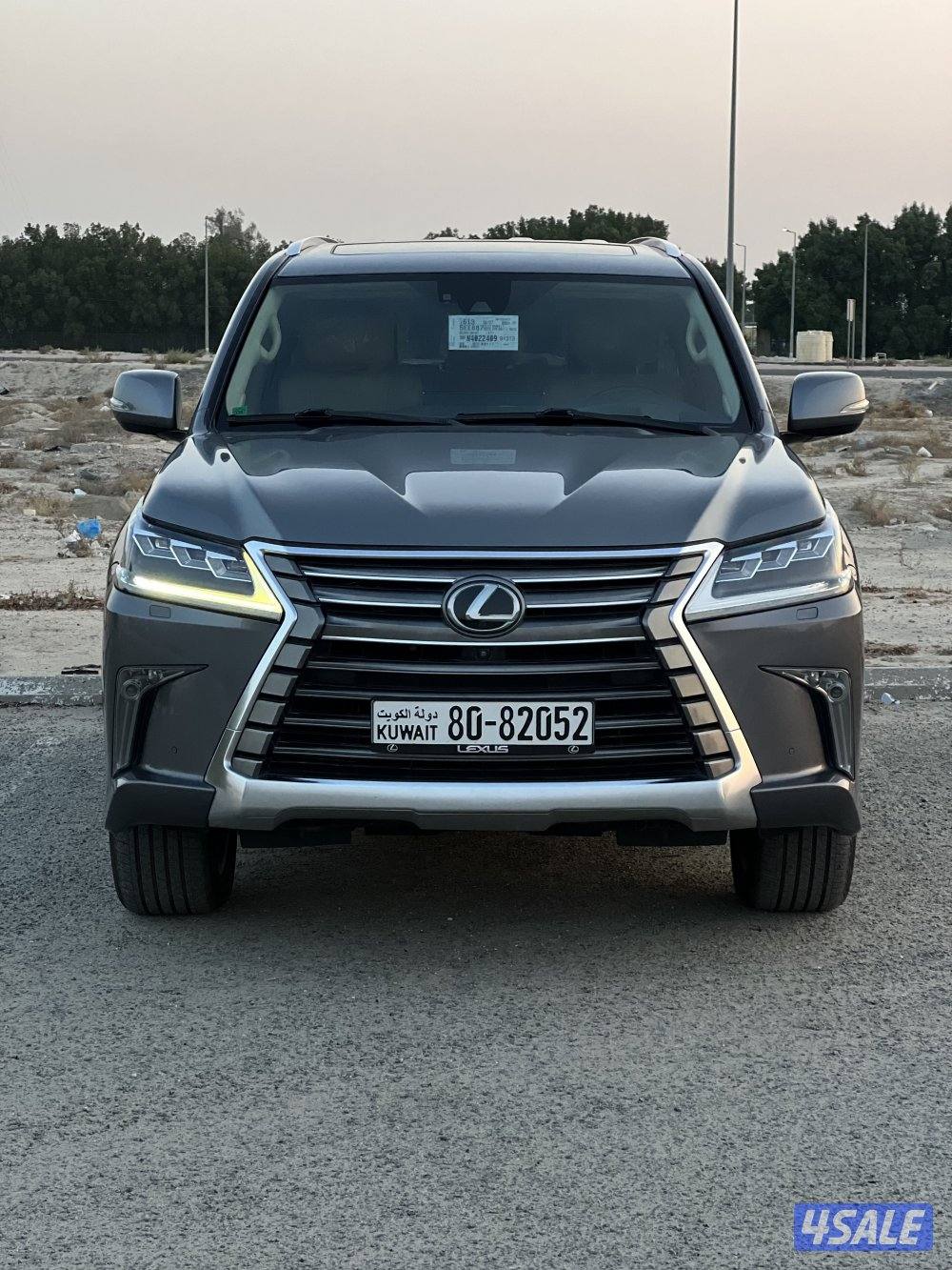 لكزس LX570موديل 2016 من داخل أوف وايت ماشي 130الف5