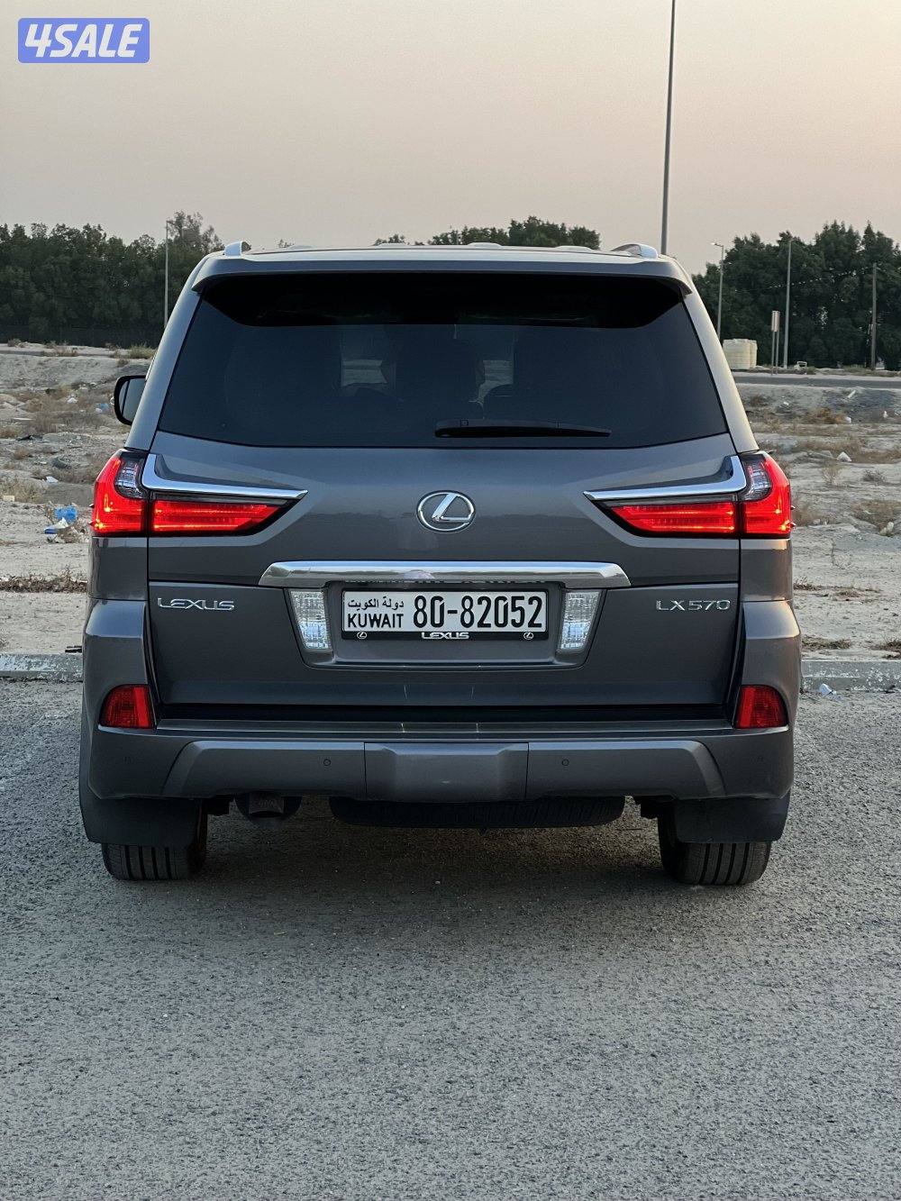 لكزس LX570موديل 2016 من داخل أوف وايت ماشي 130الف6