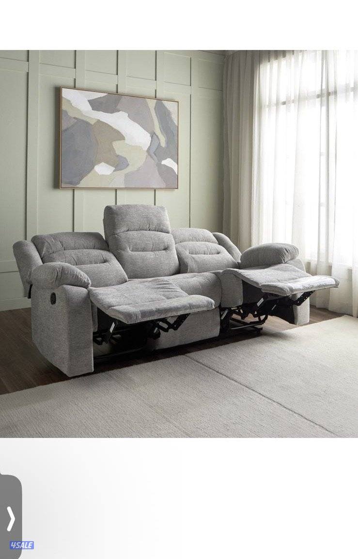 ليزي بوي 3 مقاعد كالجديده تصلح لغرفة الجلوس وسينما روم1