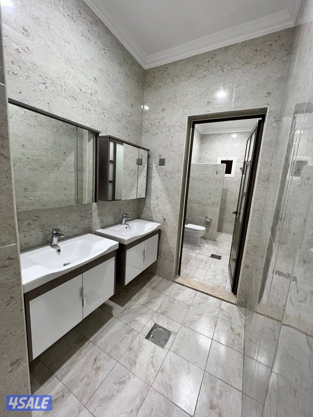 للإيجار – دور أرضي كبير ومميز في أبو فطيرة (بطن وظهر) – ٤ مداخل9