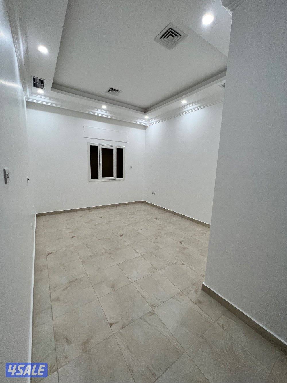 للإيجار – دور أرضي كبير ومميز في أبو فطيرة (بطن وظهر) – ٤ مداخل14