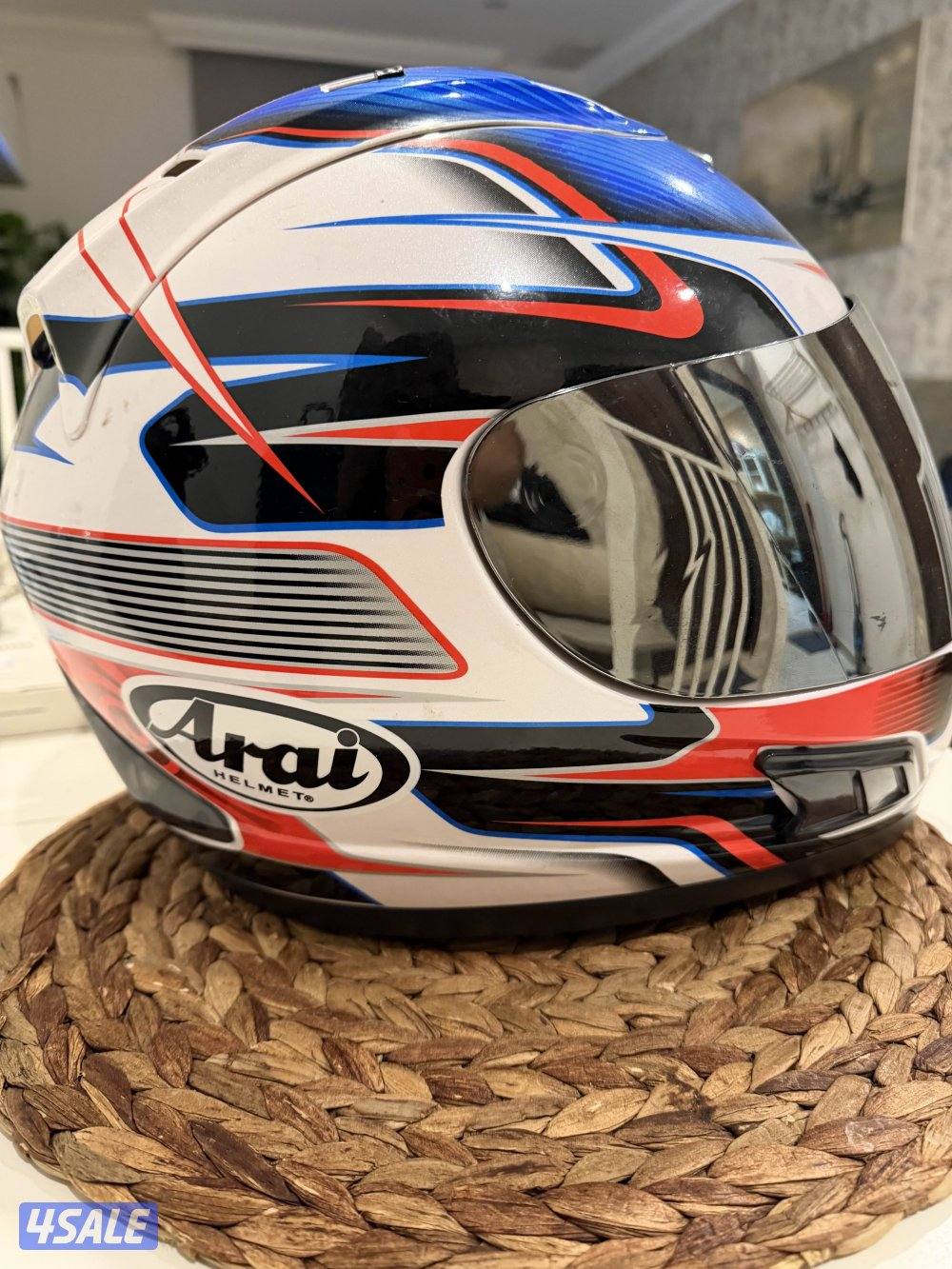 للبيع خوذتين نظاف arai + agv0