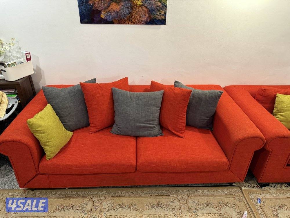 طقم كنب ٣ قطع ،كنبه ٣ ،كنبه ٢ و كرسي بجميع المخدات من صفاة هوم1