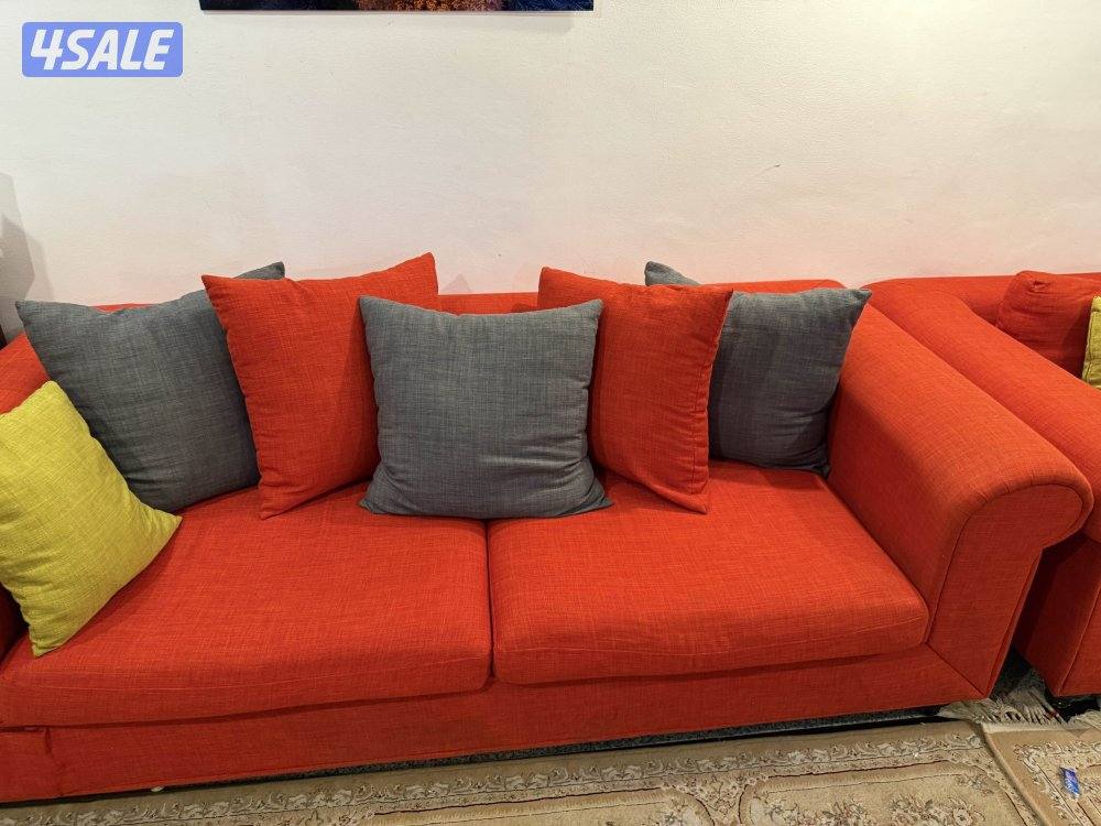 طقم كنب ٣ قطع ،كنبه ٣ ،كنبه ٢ و كرسي بجميع المخدات من صفاة هوم2