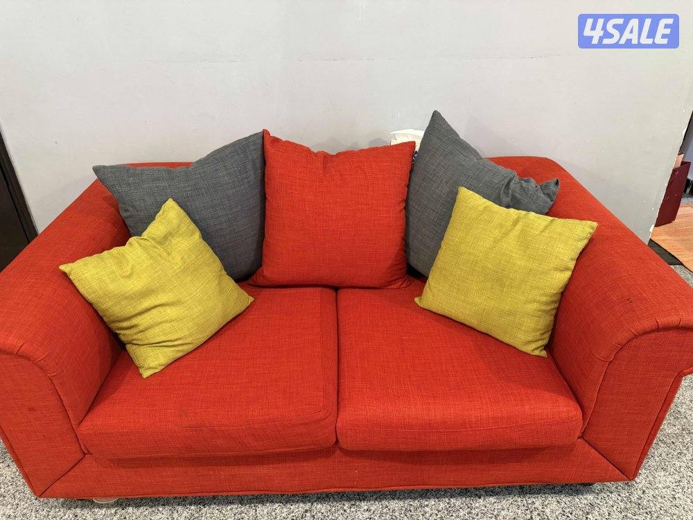 طقم كنب ٣ قطع ،كنبه ٣ ،كنبه ٢ و كرسي بجميع المخدات من صفاة هوم3