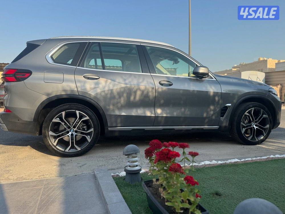 للبيع Bmw x5 xdrive 40i موديل ٢٠٢٥0