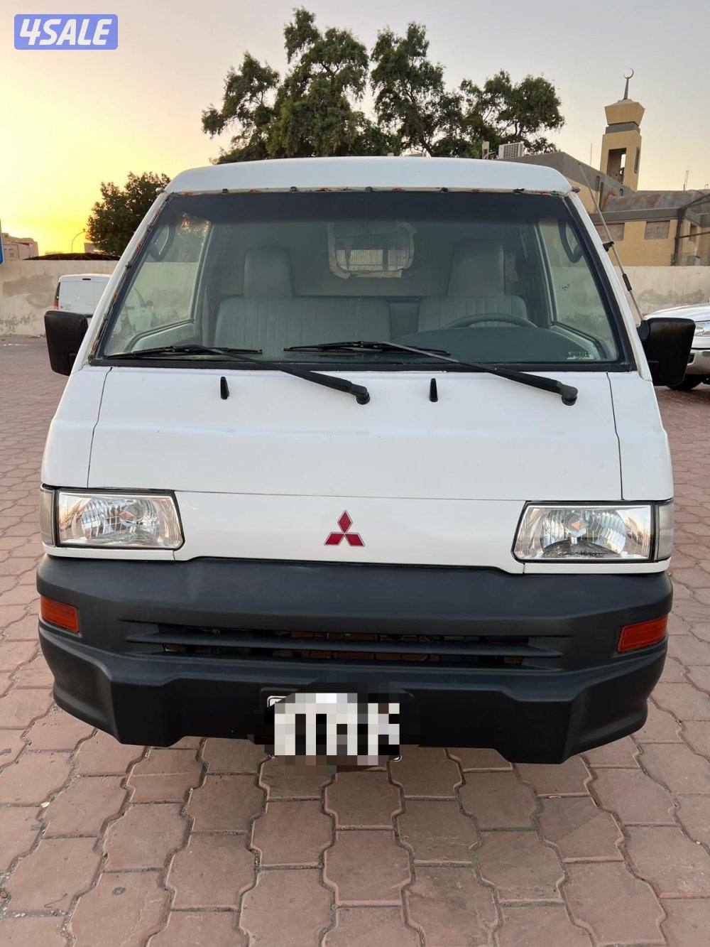 للبيع بوكس مقفل مستبيشي 20130