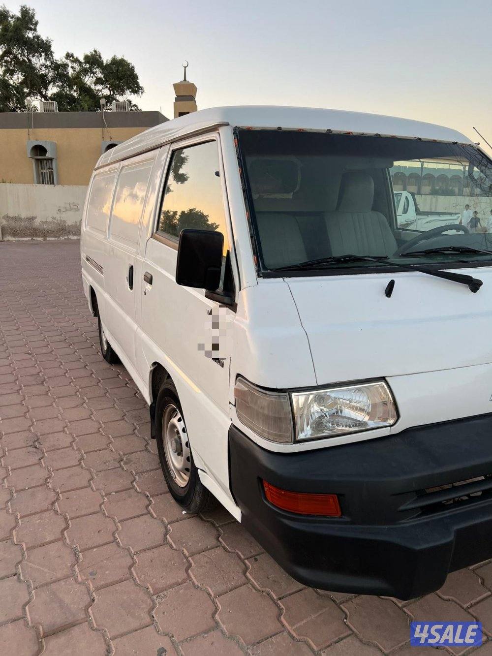 للبيع بوكس مقفل مستبيشي 20131