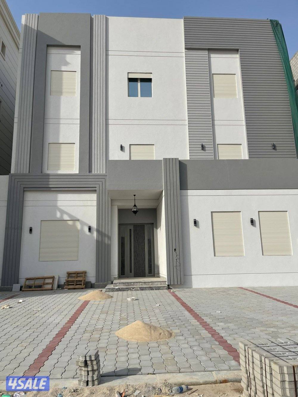 شقه للايجار في غرب عبدالله المبارك يرجى التواصل وتساب0