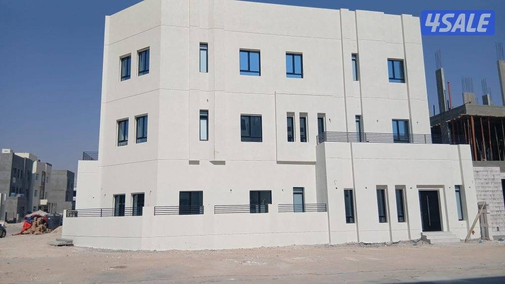 للبيع فيلا في المطلاع اول ساكن زاوية شارعين قريب من المسجد0