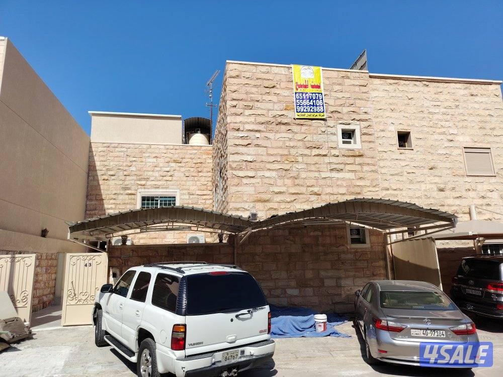 للبيع بيت مجدد بالكامل في بيان 300م شارع واحد0