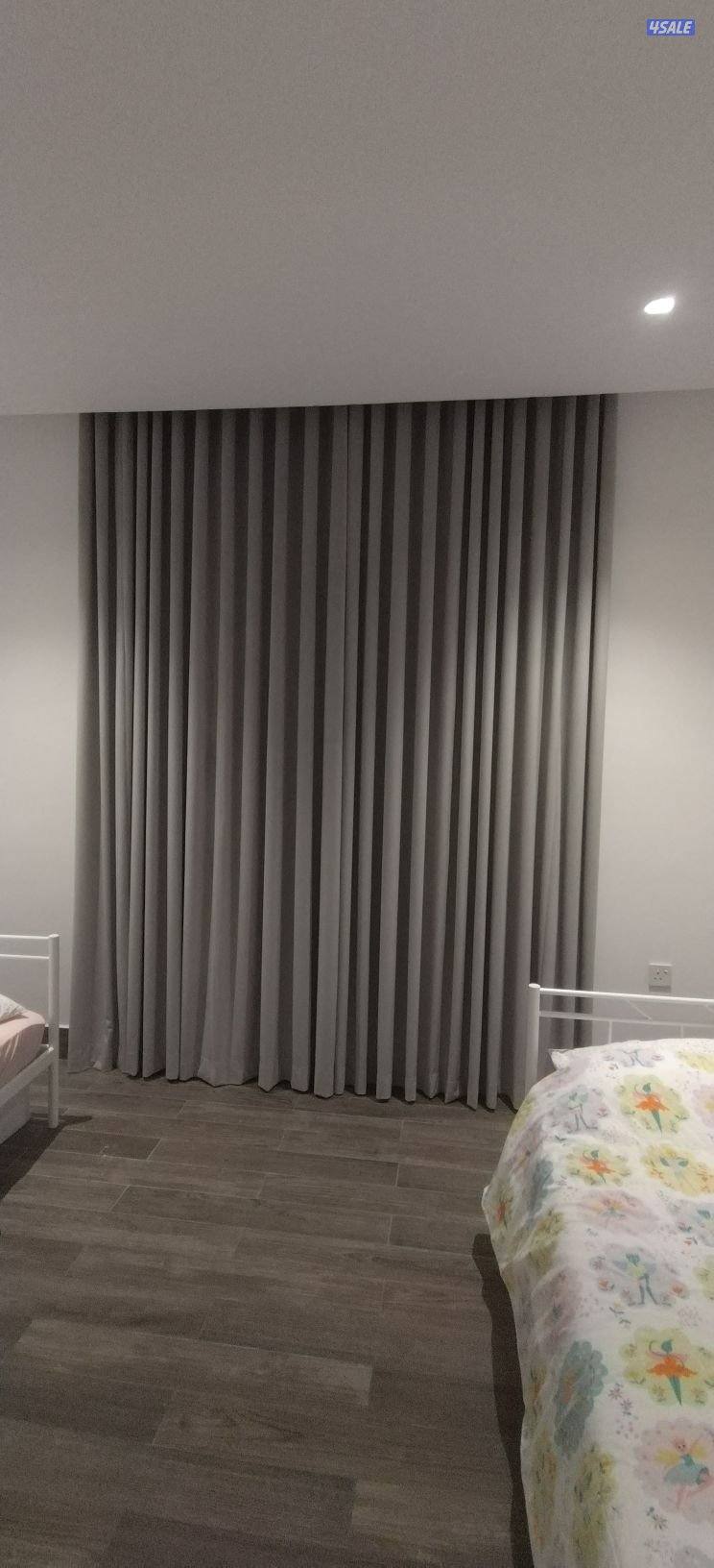 فني تفصيل ستائر وفك وتركيب جميع انواع الستائر الكويت12