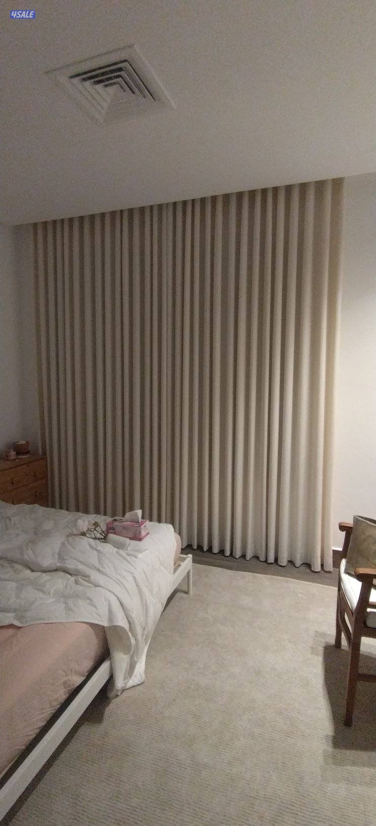 فني تفصيل ستائر وفك وتركيب جميع انواع الستائر الكويت13