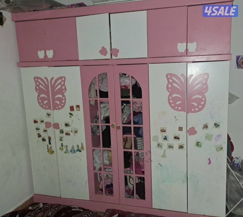 Pink and white  Cupboards in good condition0