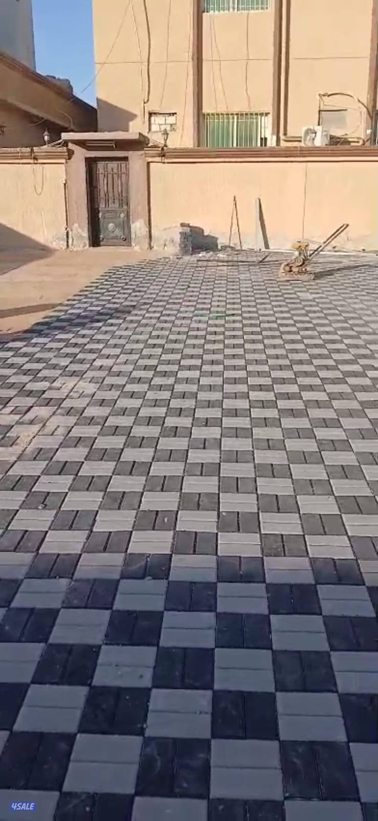 معلم بلاط متداخل وتركيب كاشى وسرميك وتكسير وفتح ابواب وتسكير دريش وبار2