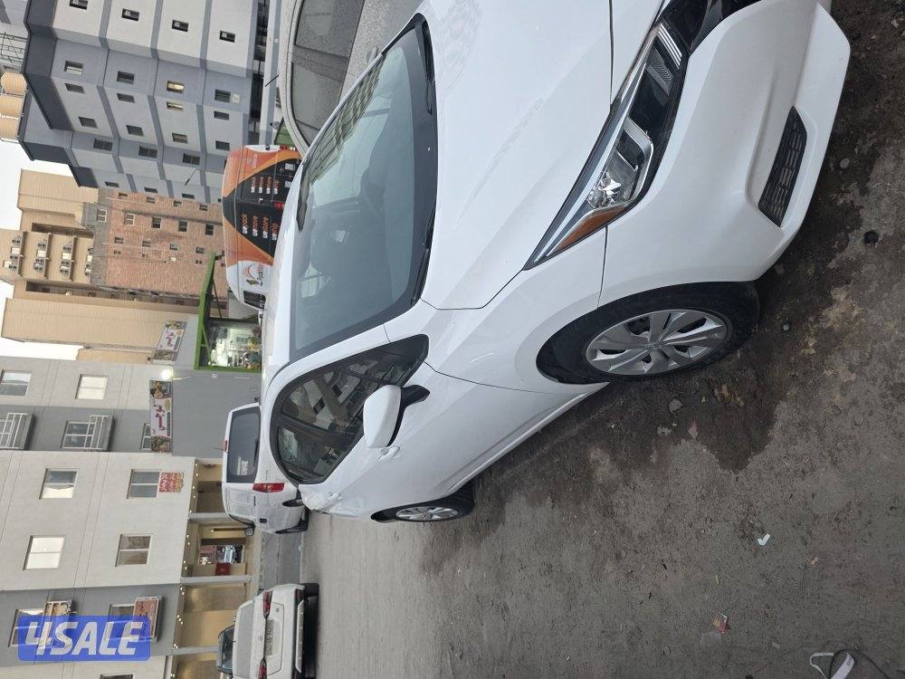 للبيع سيارات نيسان صنى .1