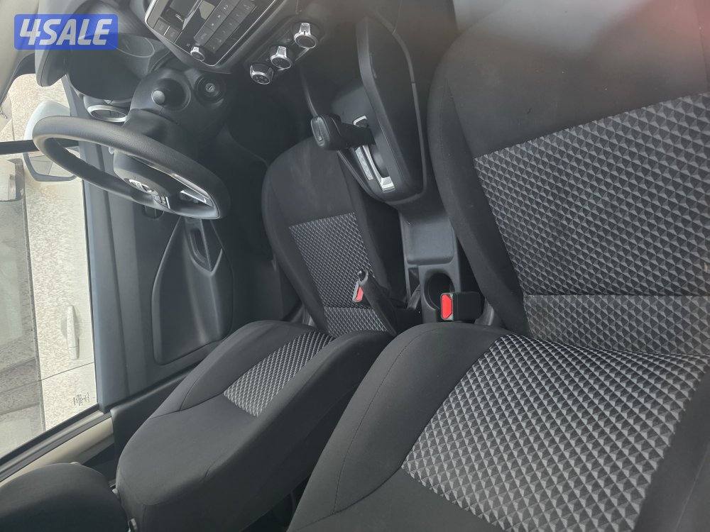 للبيع سيارات نيسان صنى .5