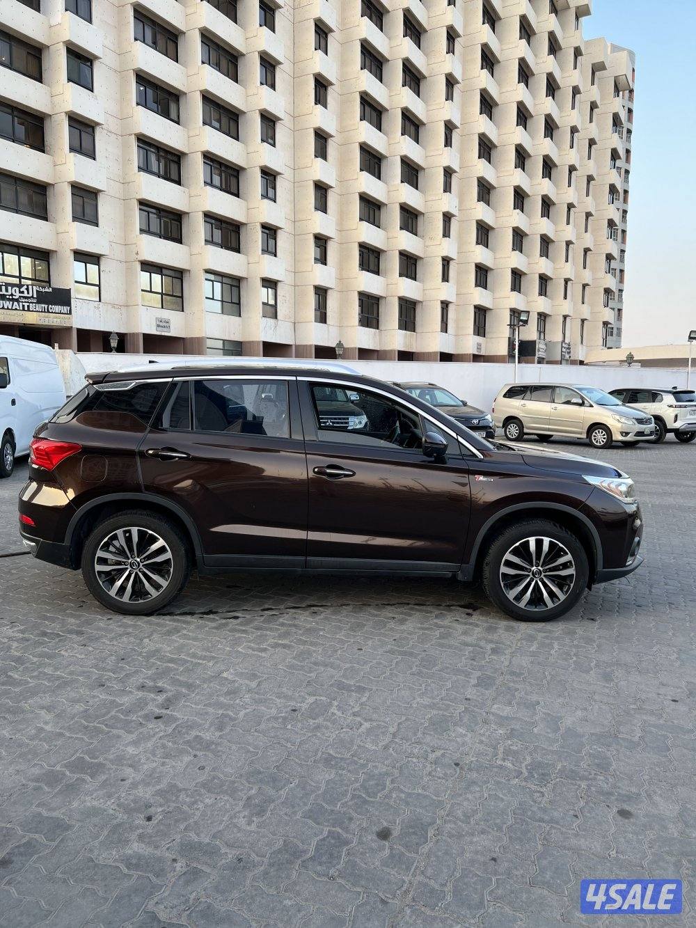 للبيع سيارة بحالة ممتازة10