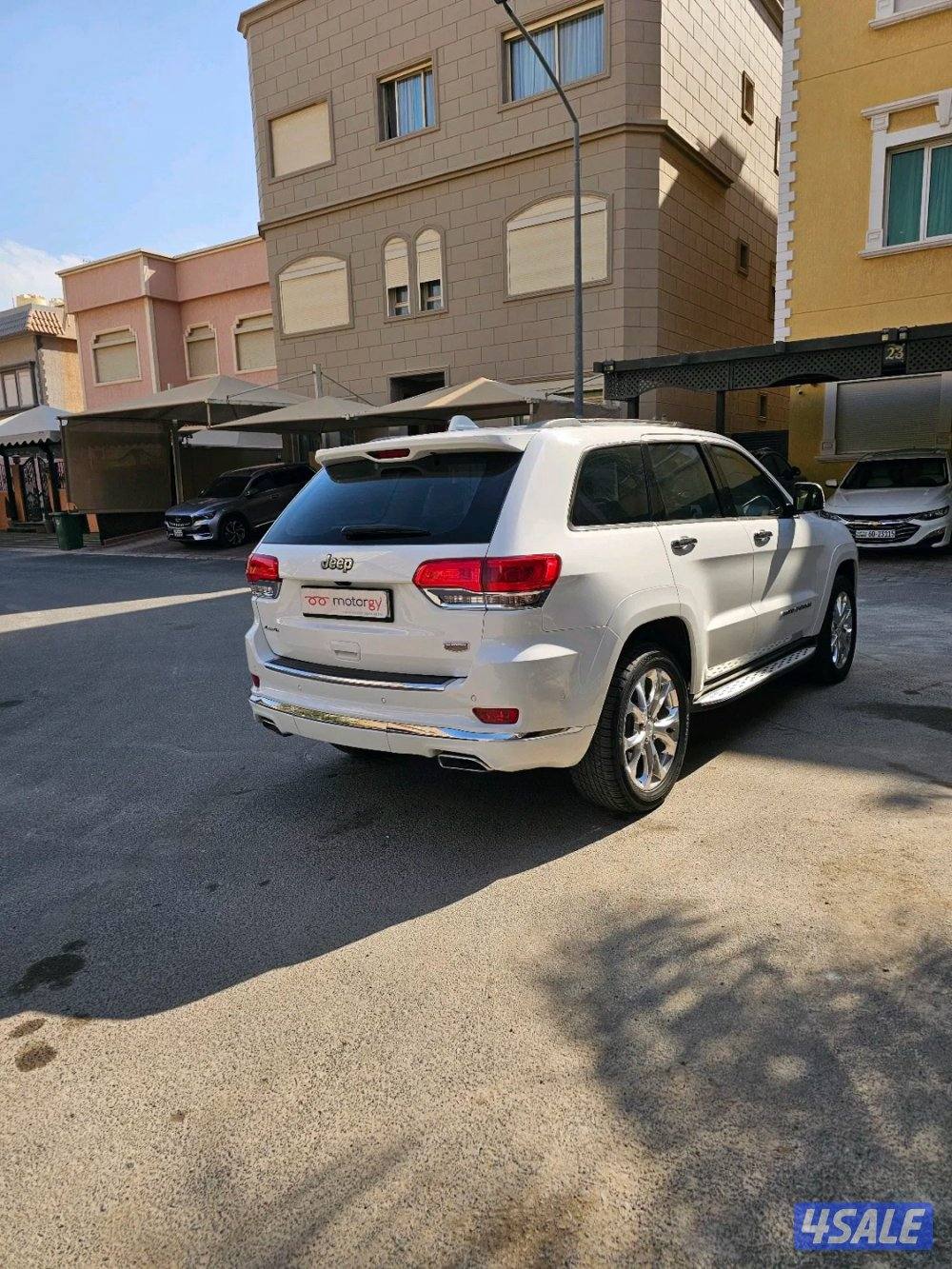 للبيع جيب جراند شيروكي سميت موديل 20203