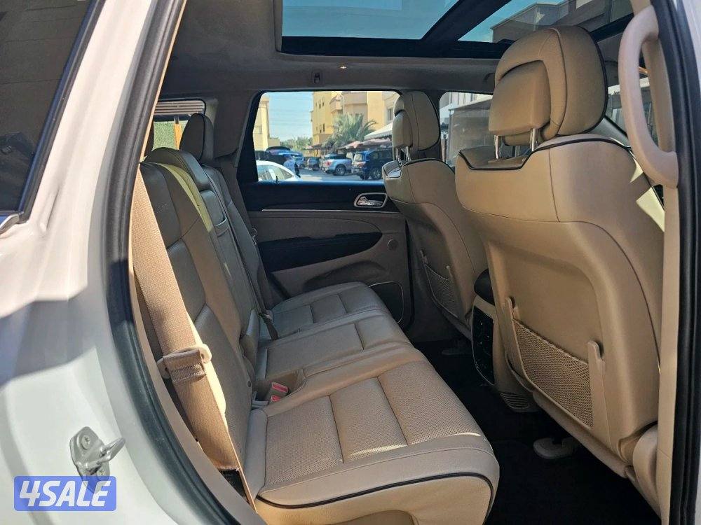 للبيع جيب جراند شيروكي سميت موديل 202012