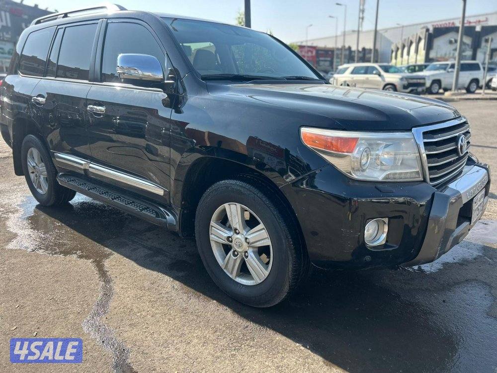 لاند كروزر GXR-V8 موديل 20131